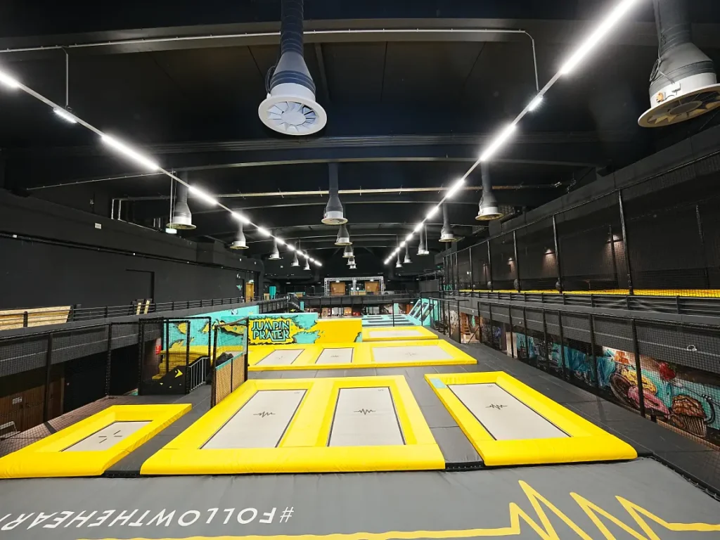 =Trampolinarea im Indoor-Unterhaltungszentrum laserdance.at im Wiener Prater.
